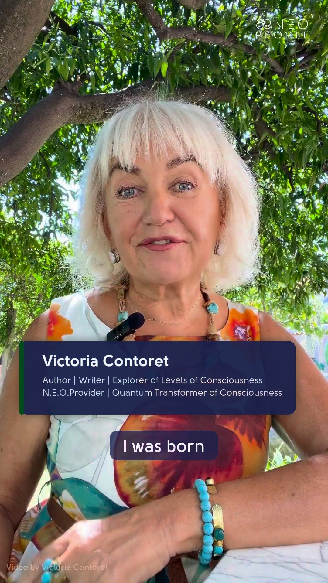 Victoria Contoret, founder of N.E.O.Residence, sitting in a Tuscan garden